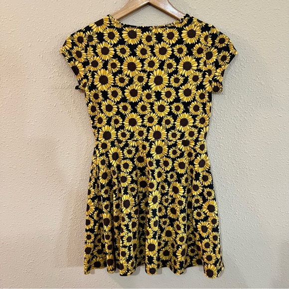 Sunflower Print Kids Dress - Picture 3 of 4